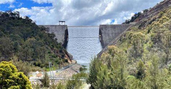 Can you swim at cotter dam?