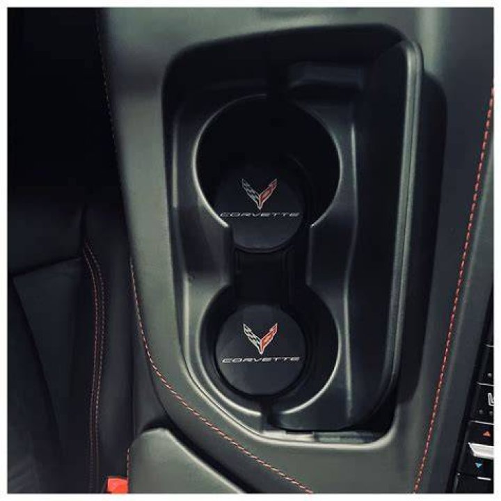 Does corvette have cup holders?