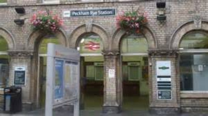 Does peckham have a tube station?