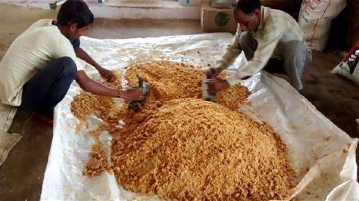 How is muscovado made?
