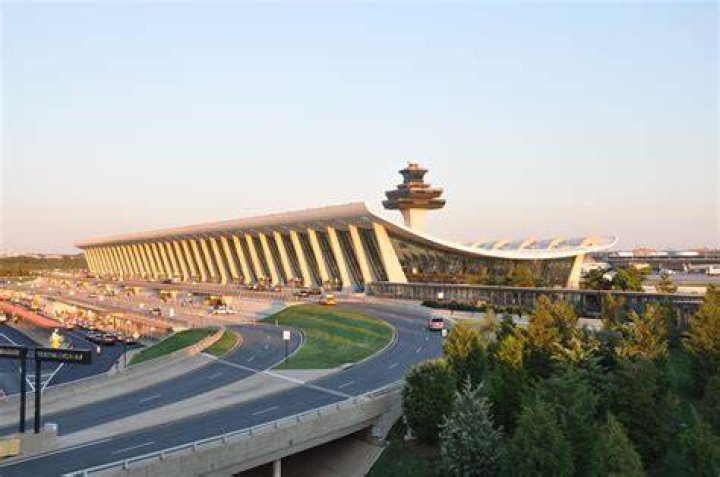 In what city is dulles airport?